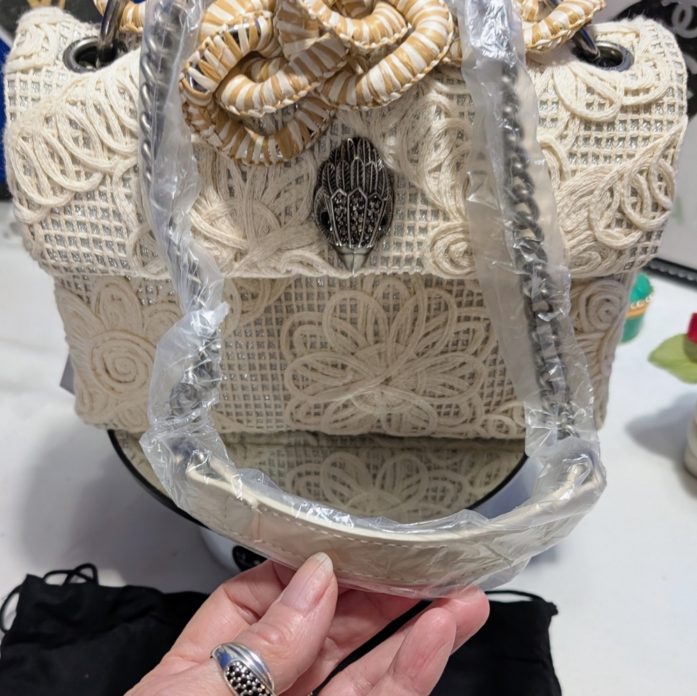 Kurt Geiger Md Kensington With Cream Embroidered Lace Exterior W/ Braided Handle - Picture 5 of 16